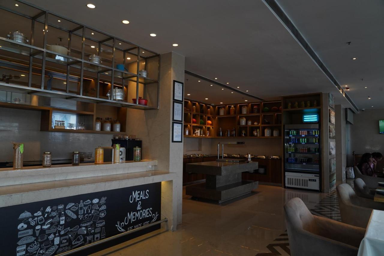 Marriott Executive Apartments Hyderabad Exterior foto