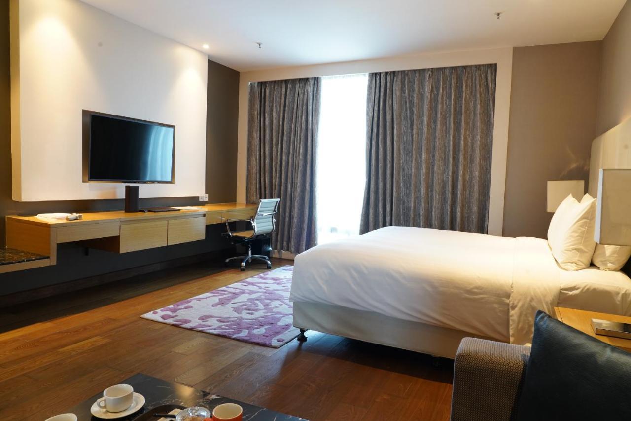 Marriott Executive Apartments Hyderabad Exterior foto