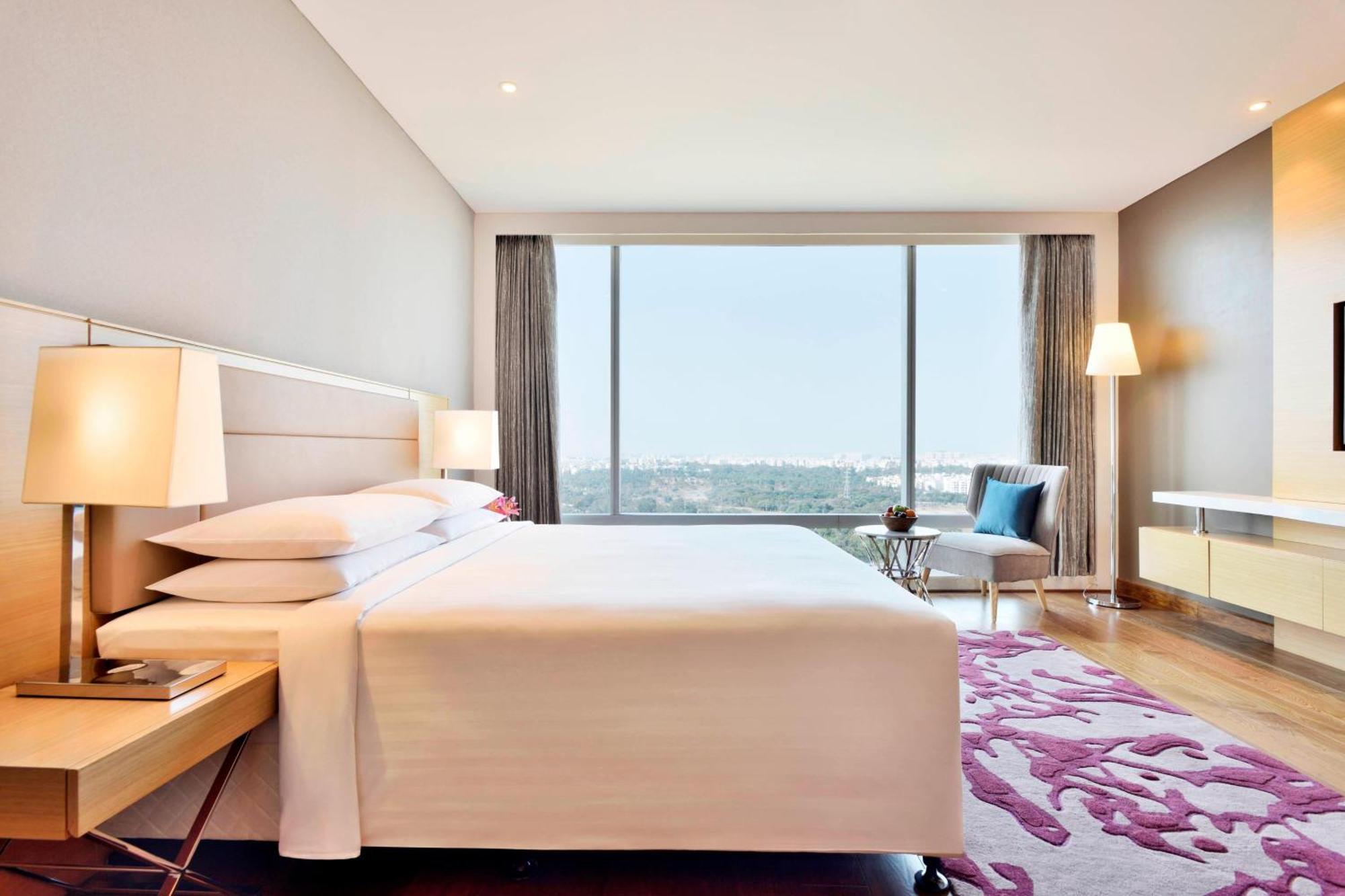 Marriott Executive Apartments Hyderabad Exterior foto