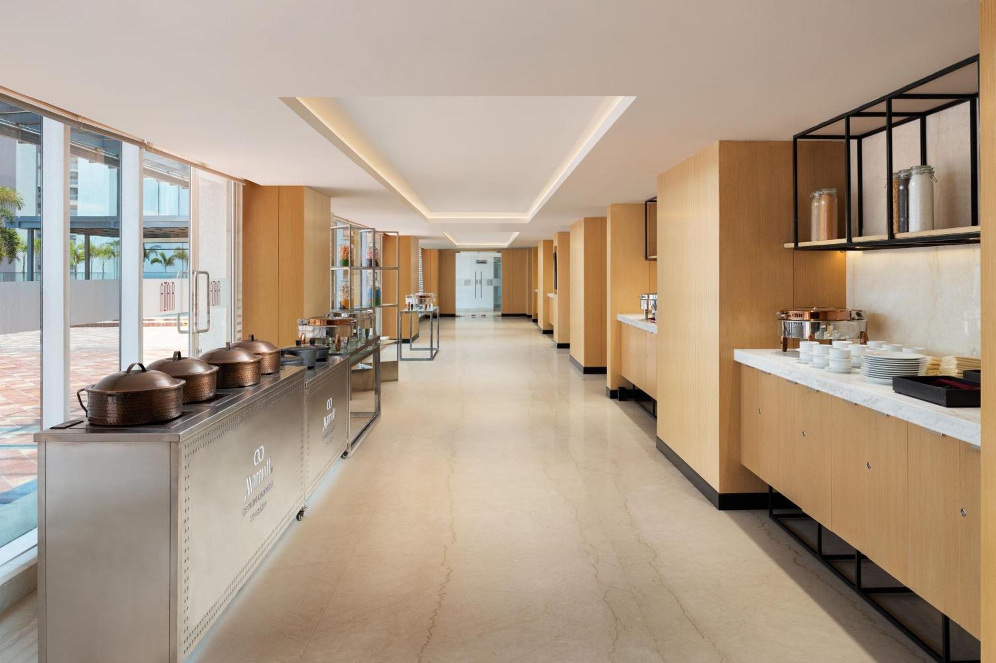 Marriott Executive Apartments Hyderabad Exterior foto